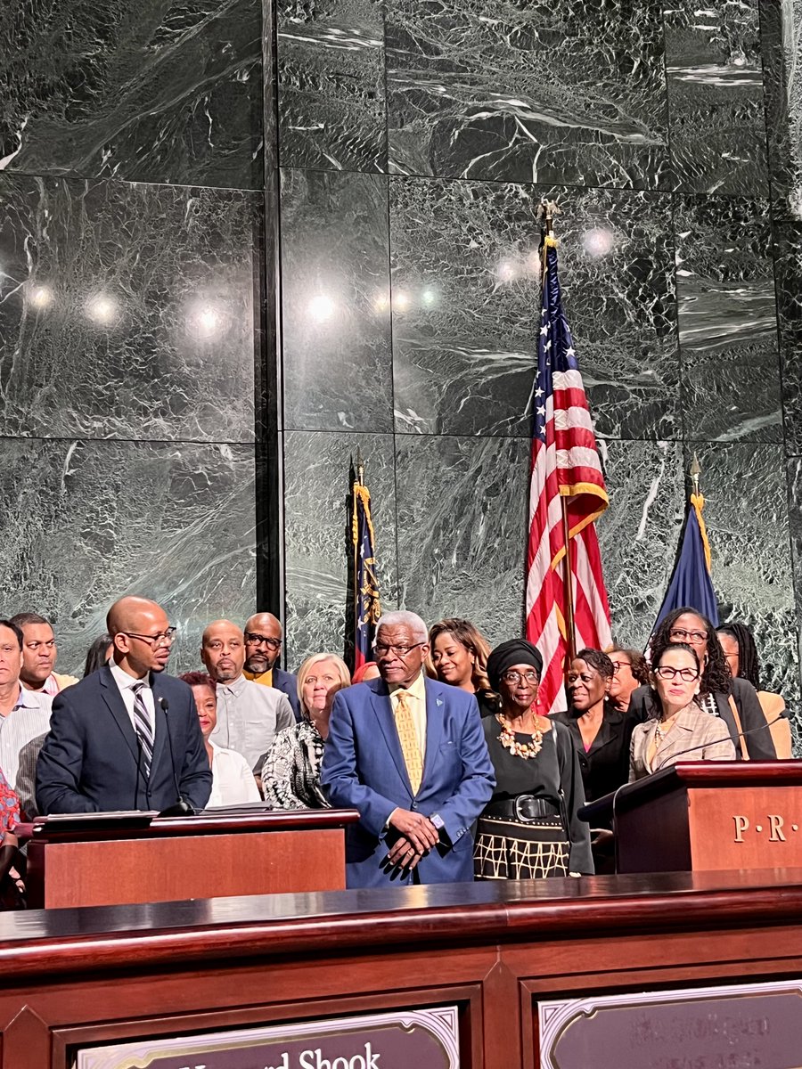 InvestAtlanta's tweet photo. Congratulations to Invest Atlanta’s Mr.
Lonnie Saboor on receiving a proclamation from Atlanta City Council today recognizing his 44 years of service to the city of Atlanta and its small business community. #movingatlantaforward #teamIA https://t.co/xa89ySNUMO