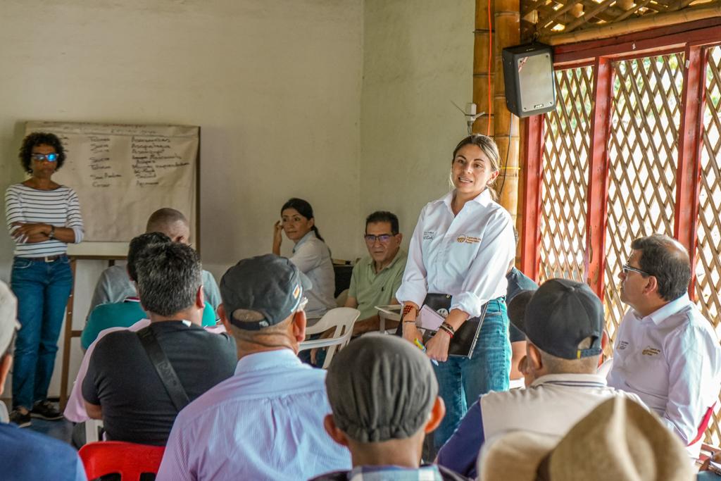 ADR_Colombia's tweet photo. Asociatividad, eje de la transformación del campo. 🌾
Desde Santander de Quilichao, #Cauca, región del primer laboratorio de paz, iniciamos el primero de cuatro encuentros nacionales #Conecta2023 🤝🏻 entre 1⃣9⃣ pequeñas organizaciones campesinas y productoras del país.🧑🌾 https://t.co/usFBPsng2m