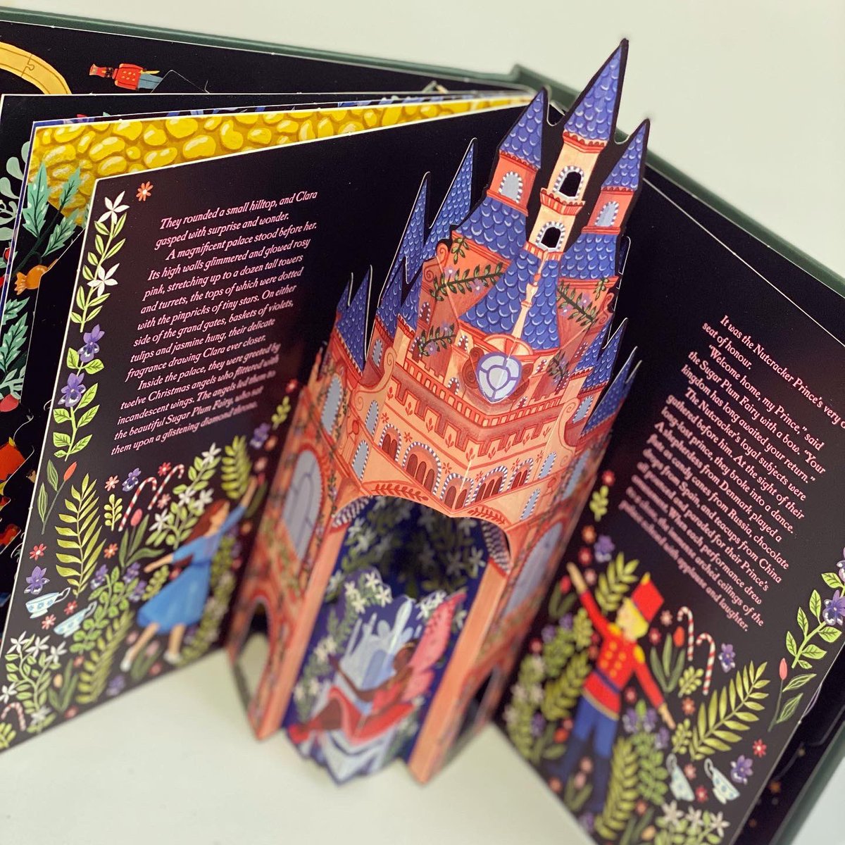 A magical pop-up production of the classic #thenutcracker by #etahoffmann brought to life by <a href="/zannagoldhawk/">Zanna Goldhawk</a> Beautifully intricate spreads with pop-up details make for an enchanting festive read <a href="/templarbooks/">Templar Books</a>