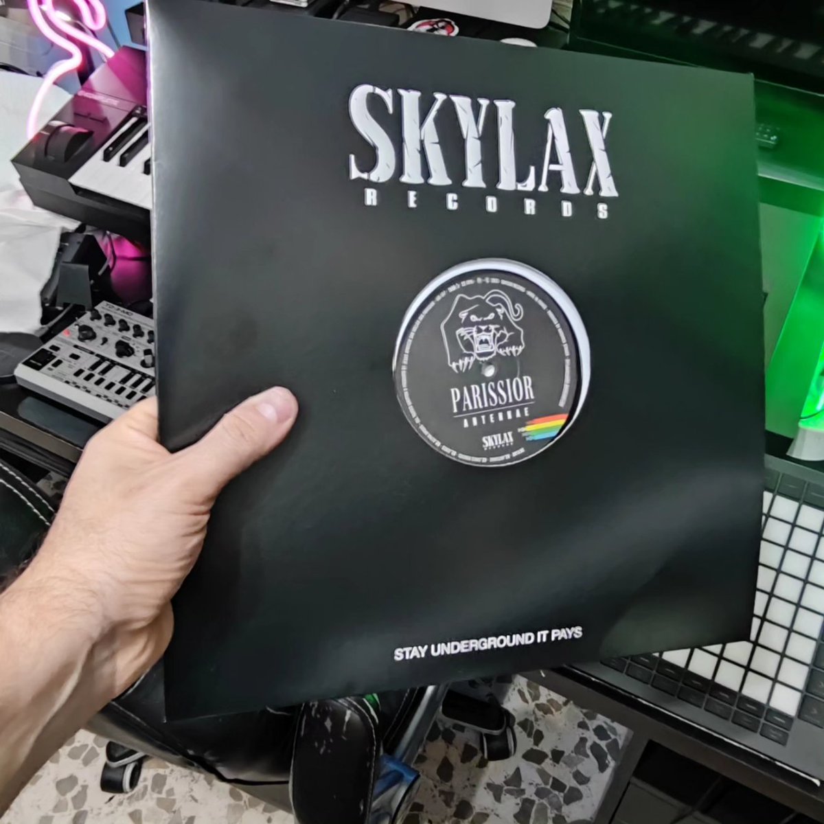 CALYSTARR (@cxlystxrr_music) on Twitter photo Ya tenemos por aquí el primer disco físico de mi amigo Parissior formato vinilo.."Antennae"
Gracias <a href="/skylaxrecords/">SKYLAX RECORDS</a> Ya tenemos por aquí el primer disco físico de mi amigo Parissior formato vinilo.."Antennae"
Gracias <a href="/skylaxrecords/">SKYLAX RECORDS</a>
