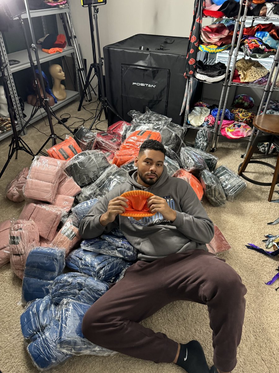 Mnjsales's tweet photo. I really wonder how far i could get my beanie brand to spread if every single person that saw this shared and liked https://t.co/bBzXD4QbT8