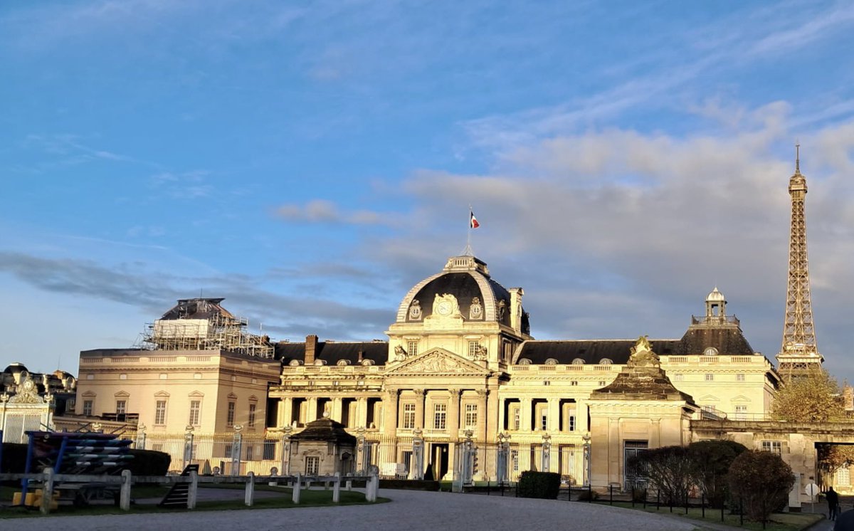 Les élèves de la classe défense du LFA ont participé ce vendredi 17 novembre au Forum des études de l’Union-IHEDN à l’Ecole militaire de Paris. Ils ont pu assister à plusieurs conférences, débats et tables rondes sur la question de l’engagement en France et en Europe.