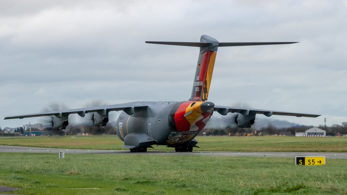 monkg57's tweet image. Arriving at #Dublinairport #Airdefender2023 #Luftwaffe #Airbus #A400M #Avgeek on a training mission from Norway