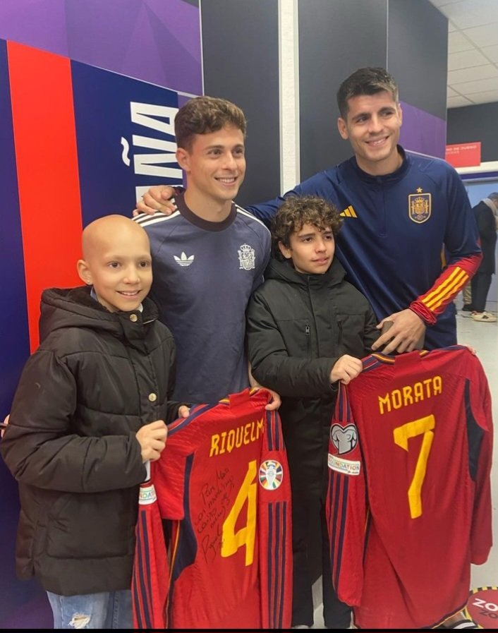AtletiChapi's tweet photo. Ayer Maria y Hugo fueron a ver a Morata despues del partido, les presento a Roro Riquelme y les regalaron sus camisetas, sobra decir los felices que fueron.  ❤️🩶 #Atleti https://t.co/oqLvkoQOBO