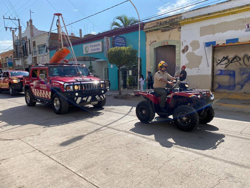 PCJalisco's tweet photo. Oficiales de la Comandancia Regional #ElGrullo participaron en el desfile deportivo conmemorativo al 113 aniversario de la #RevoluciónMexicana que se realizó en la zona centro del municipio de #AutlánDeNavarro https://t.co/PxsQ04NAK0
