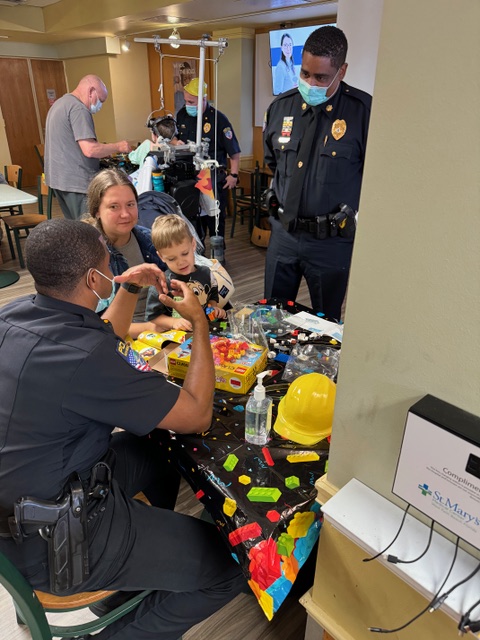 RivieraBeachPD's tweet image. Our officers had an amazing day at @PBChildrenshosp We joined in for a fantastic Lego building event, sharing laughter &amp;amp; fun moments with the incredible kiddos there. Making new friends &amp;amp; spreading joy—it was a day filled with smiles and creativity! #CommunityEngagement #LegoFun