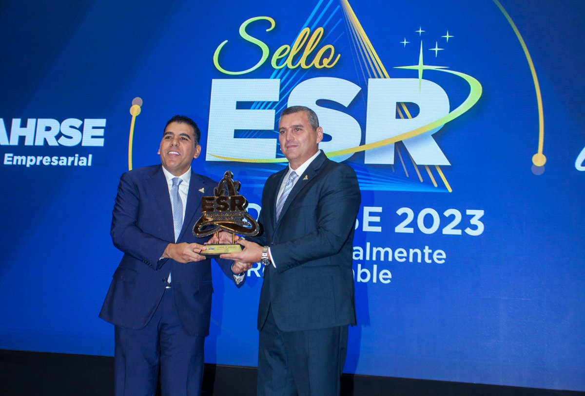 enter504's tweet photo. #Empresarial Cargill de Honduras recibe el Sello FUNDAHRSE como Empresa Socialmente Responsable por decimoséptimo año consecutivo         #Cargill #RSE #SelloESR #FUNDAHRSE #Honduras #Empresas #Sostenibilidad   
https://t.co/2Q97FI7YE0 https://t.co/Mmg3TlypE7