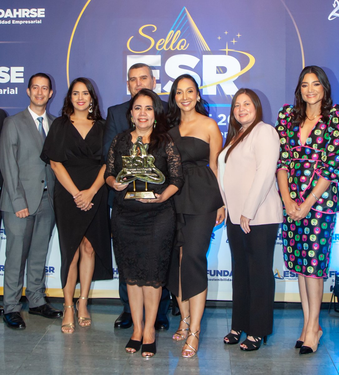 enter504's tweet photo. #Empresarial Cargill de Honduras recibe el Sello FUNDAHRSE como Empresa Socialmente Responsable por decimoséptimo año consecutivo         #Cargill #RSE #SelloESR #FUNDAHRSE #Honduras #Empresas #Sostenibilidad   
https://t.co/2Q97FI7YE0 https://t.co/Mmg3TlypE7