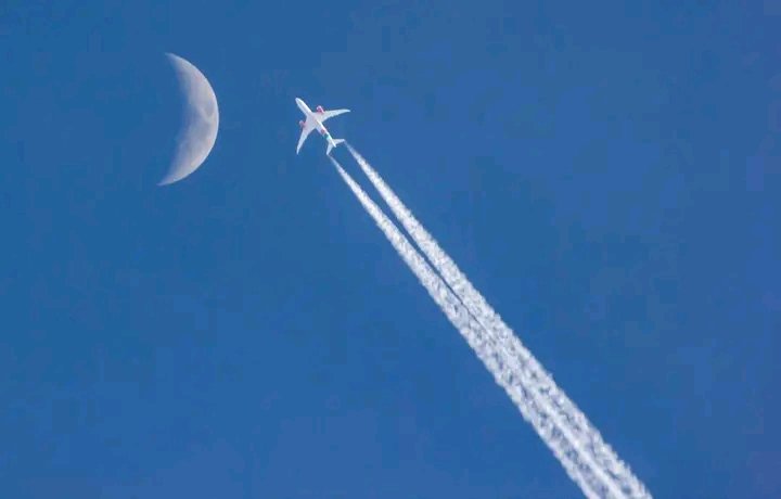 Shane47068455's tweet photo. KQ stealing the spotlight over Zambian skies https://t.co/RJ6wxxlkfW