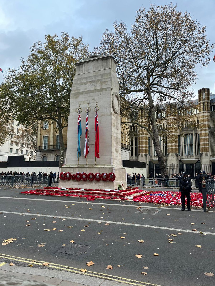 Yesterday, our Senior Cadets joined approx. 350 other @MPSCadets in taking part in the annual VPC Remembrance Parade at the Cenotaph. A proud moment for all to pay their respects for those who made the ultimate sacrifice. @ACPippaMills @watkinson_gaz @NeillTully