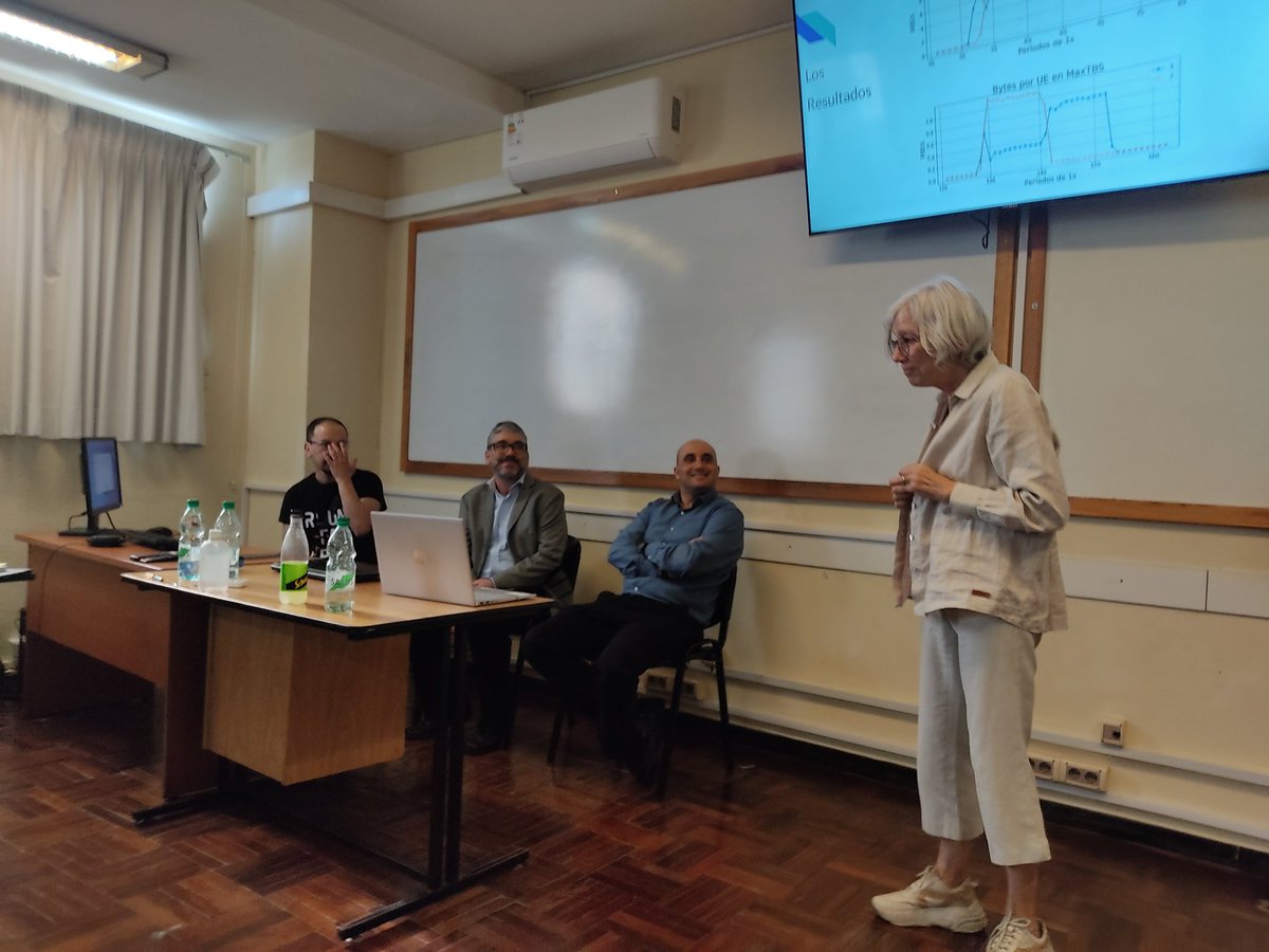 ClaudinaRattaro's tweet photo. 🥳🌐📱��Hoy Pablo, Wilder y Walter defendieron (y aprobaron con la máxima nota) su proyecto de fin de carrera MAQ5G que dirigimos junto a @linglesloggia . En el proyecto trabajaron en la implementación de una maqueta de red 5G stand alone basada en @osalliance5g . (+) https://t.co/bLop1o8fF5
