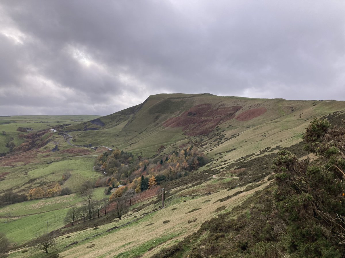 ratherbrunning's tweet image. 31 miles on Saturday, 27 on Sunday,
10,000 feet ascent, biblical rain and lots and lots of mud. All for a coffee cup coaster … 😆🏃🏼‍♀️💜 #peakdistrict #edale #rangersultras #ultrarunning #kinderscout #pennineway
