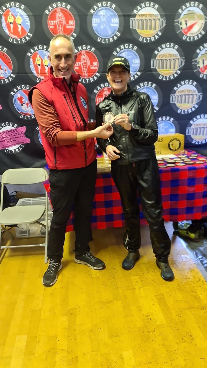 ratherbrunning's tweet image. 31 miles on Saturday, 27 on Sunday,
10,000 feet ascent, biblical rain and lots and lots of mud. All for a coffee cup coaster … 😆🏃🏼‍♀️💜 #peakdistrict #edale #rangersultras #ultrarunning #kinderscout #pennineway