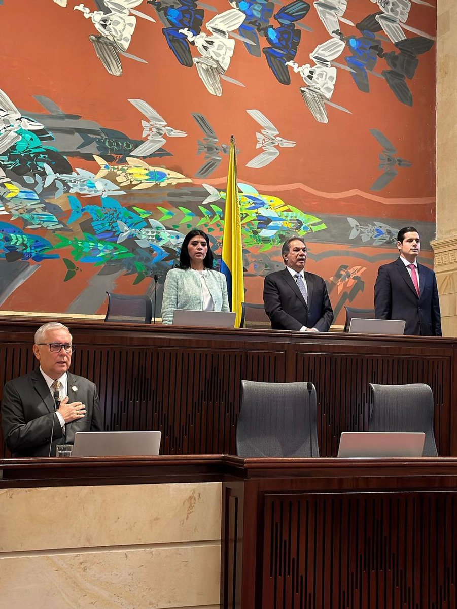 OProtocolo's tweet image. En el salón Elíptico, del Capitolio Nacional, El H. Representante, Dr. Armando Antonio Zabarain, exaltó públicamente, con la Condecoración Orden de la Democracia Simon Bolivar, en el grado Cruz Oficial, a la Médico Ecuatoriana, Doctora María José Agusto Álvarez.