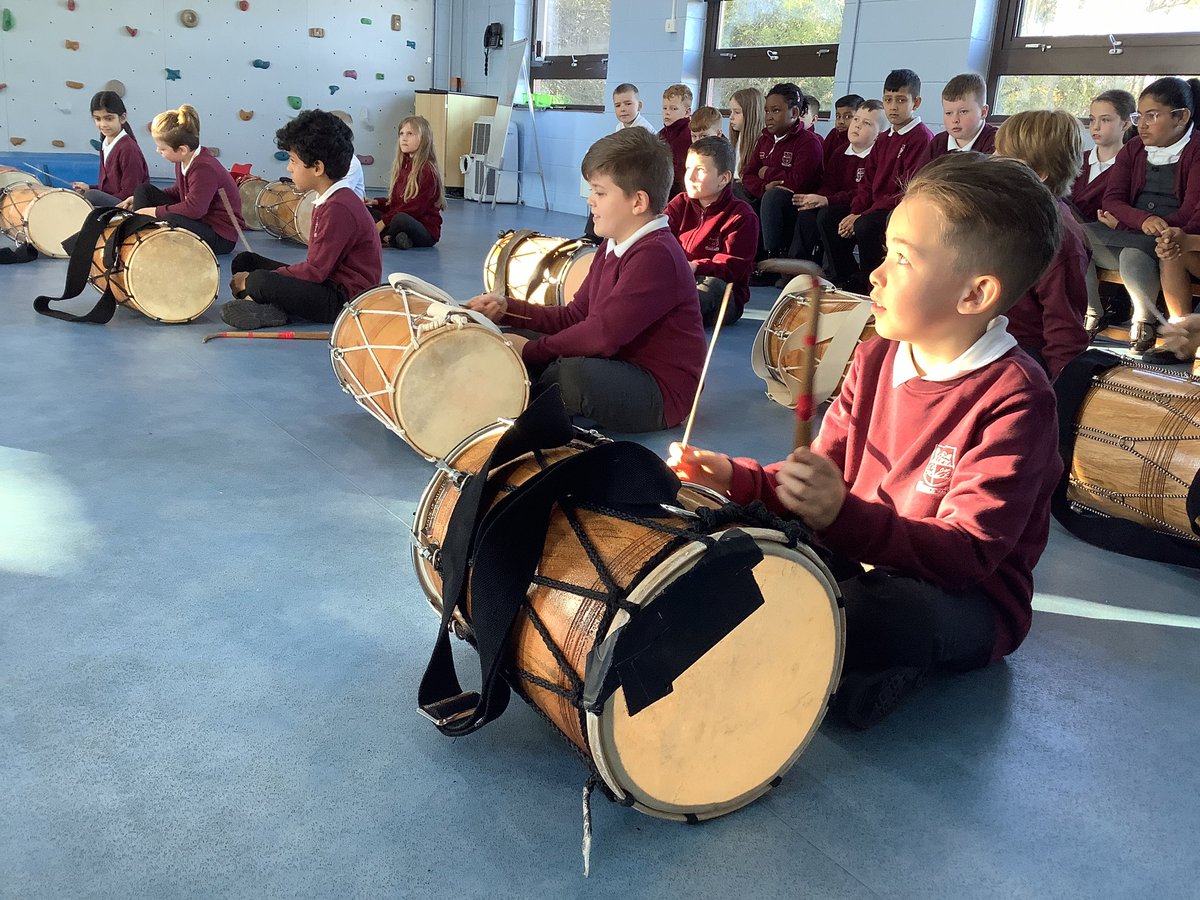 TividaleHall_'s tweet photo. Today Year 3-6 took part in an Indian Drumming Workshop and were able to show their musical talents by learning to play the Dhol! #drummingworkshop #musiclesson #tabla #musicatschool https://t.co/kmEVx34hwT