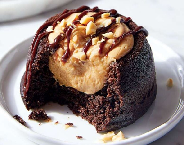 unpodiblu's tweet photo. Mmm, Chocolate and Peanut Butter Fudge Mini Cakes π
#peanutbutterfudgeday https://t.co/nGe3DTVthj https://t.co/RWnOphzQh9
