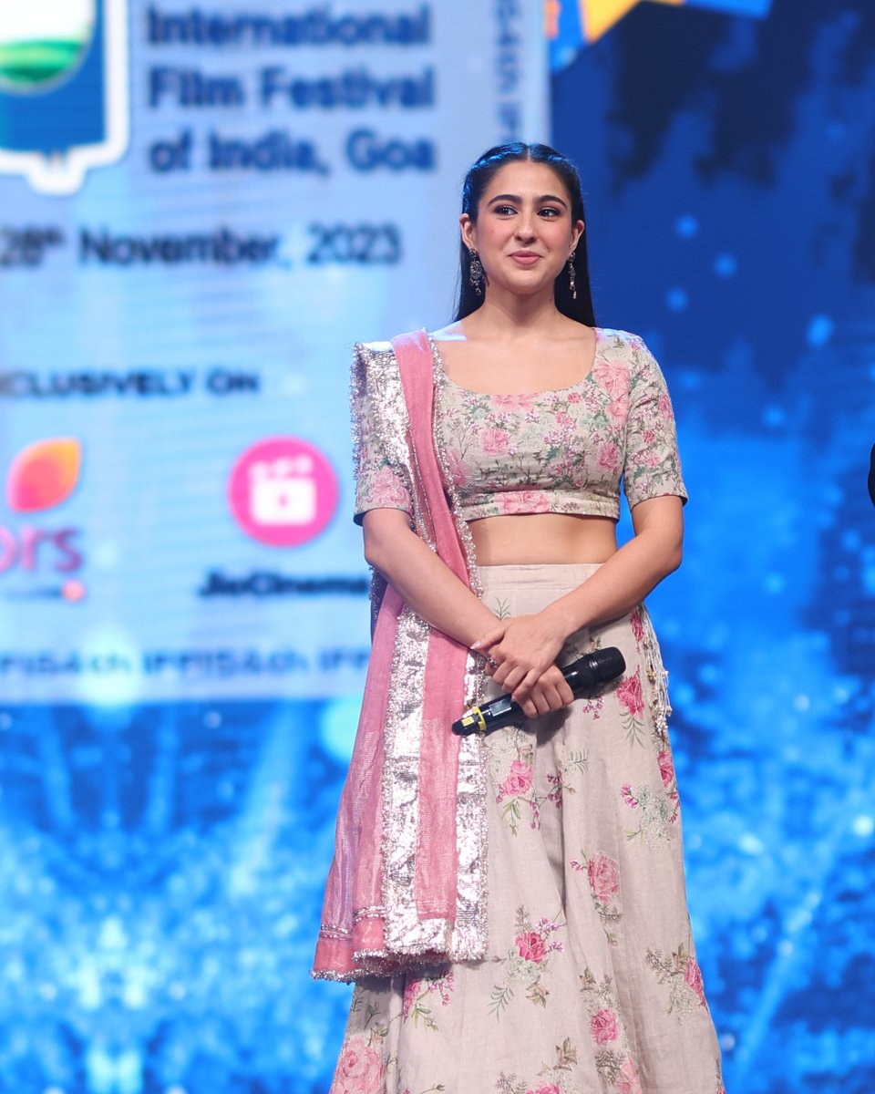 PrimeVideoIN's tweet photo. day 1 at IFFI ft. all the magic by the team of #AeWatanMereWatanOnPrime ✨💙
#PrimeVideoAtIFFI https://t.co/QKLOBva5Yb