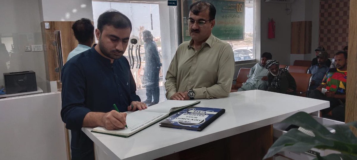 Aurangtweets's tweet photo. ADC(G) visited NADRA office Gwadar. There are seven functional counters. Separate washrooms for males,females and disable persons are available. Manual and biometeric attendence is being maintained. No major issues were observed. Public opinion was positive regarding the services https://t.co/hjRcwniNpu