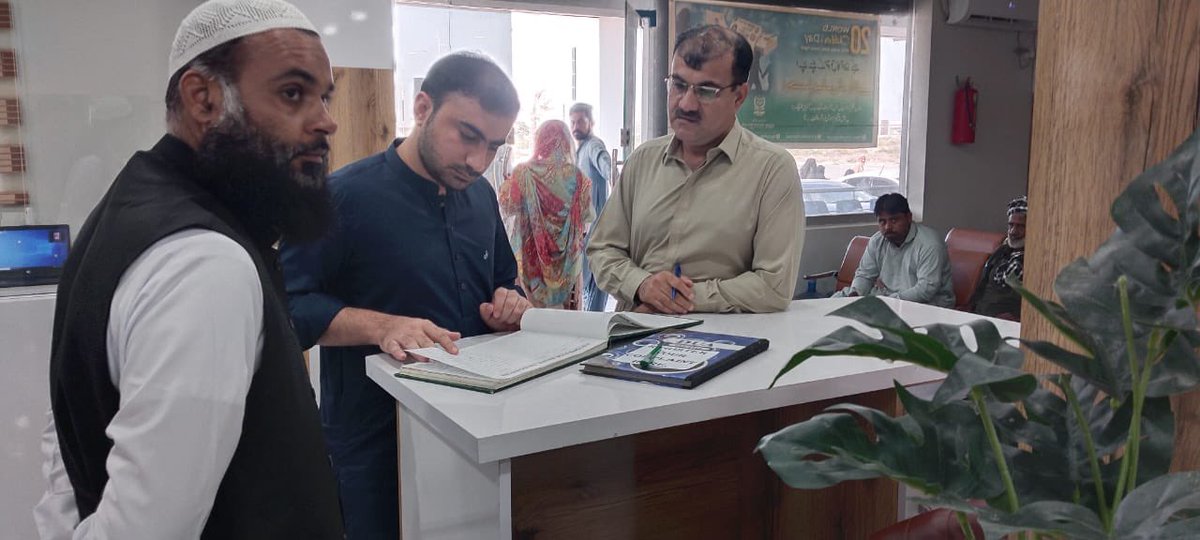 Aurangtweets's tweet photo. ADC(G) visited NADRA office Gwadar. There are seven functional counters. Separate washrooms for males,females and disable persons are available. Manual and biometeric attendence is being maintained. No major issues were observed. Public opinion was positive regarding the services https://t.co/hjRcwniNpu