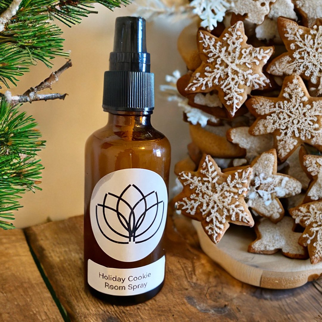 EvolveWellness_'s tweet image. Elevate your space &amp;amp; infuse #holiday magic into every corner with our enchanting #EssentialOil #RoomSprays! 🎄 ✨ 

Our thoughtfully crafted sprays harness the #power of #natural ingredients to transform any room into an oasis of delightful aromas. 

evolveholisticwellness.com/products/p/ess…