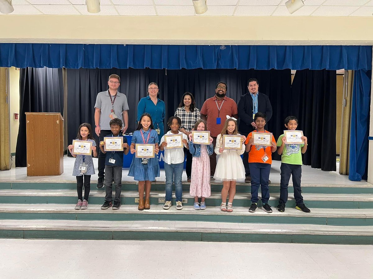 LCMS_Principal's tweet photo. Congratulations to our first quarter honor roll recipients! We are so proud of you. ππππππππππ
#MaplewoodMinded #owlspride #MagicalYet #growthmindset https://t.co/7847XpJOgi