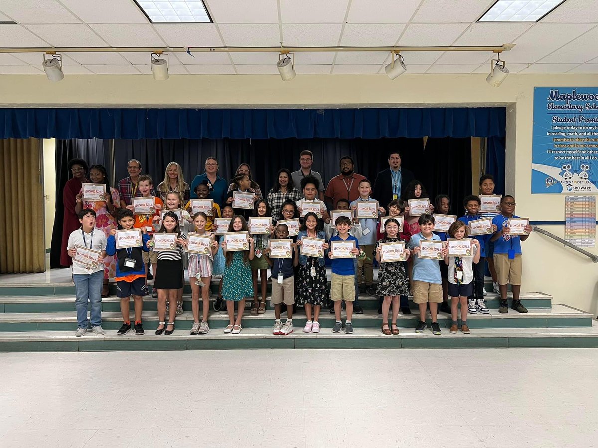 LCMS_Principal's tweet photo. Congratulations to our first quarter honor roll recipients! We are so proud of you. ππππππππππ
#MaplewoodMinded #owlspride #MagicalYet #growthmindset https://t.co/7847XpJOgi