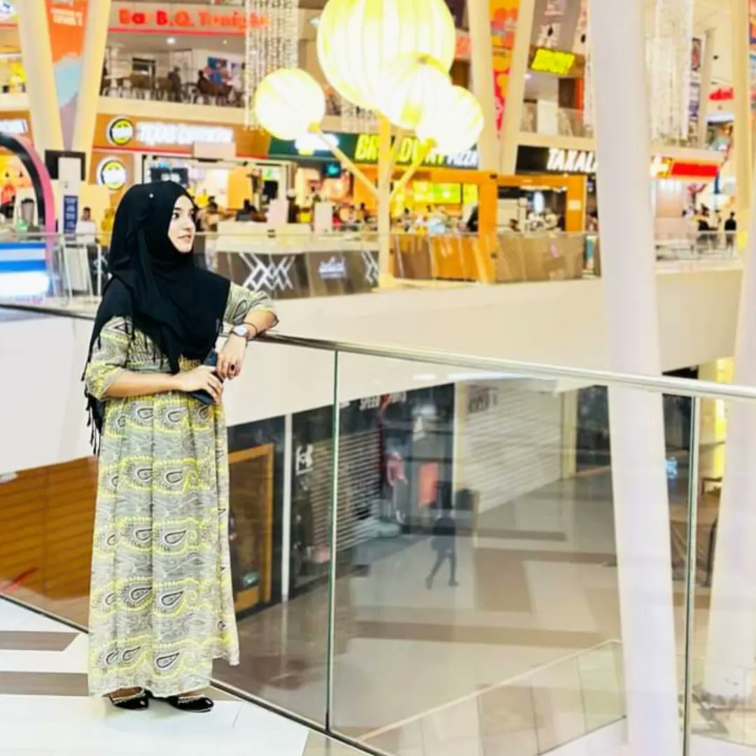 SyedaZohaarizvi's tweet photo. ~ Life Isn't PerfeCt But yOur Outfit Can Be 🦋🧡 https://t.co/p3vdCCUfBh