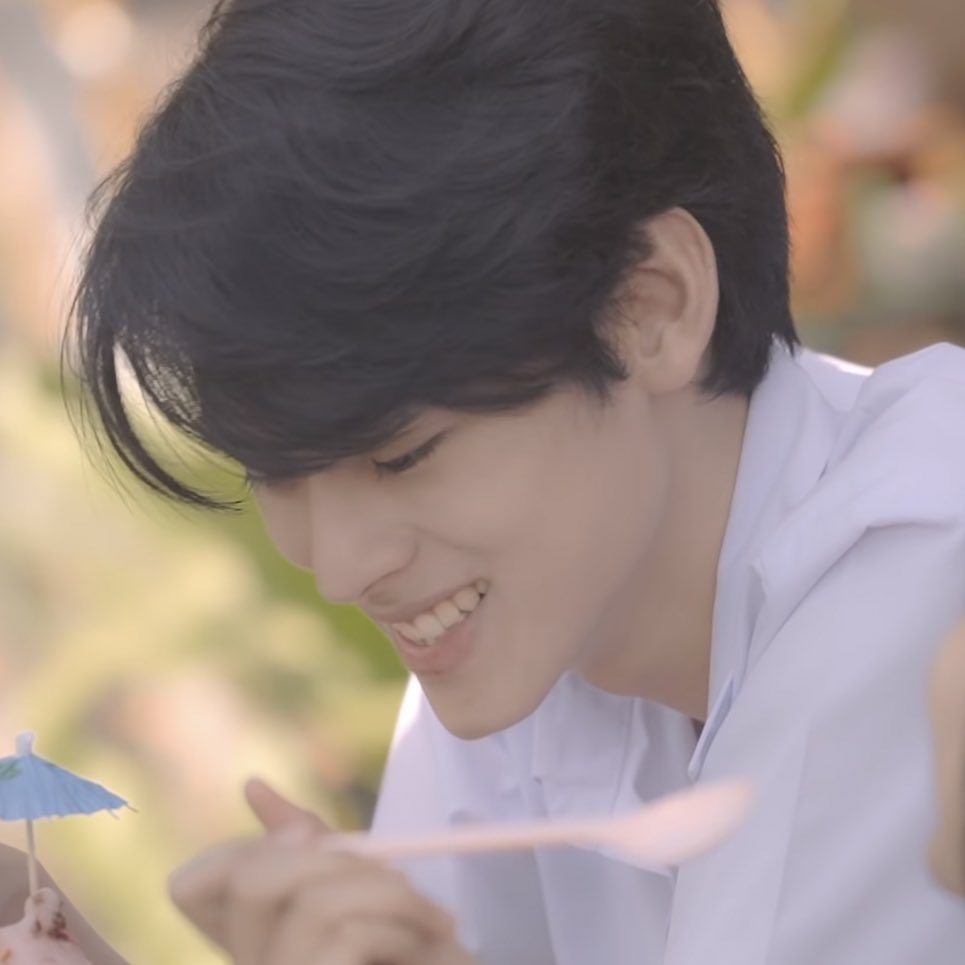 fmai_'s tweet photo. พี่คนนี้เค้าจะเรียนจบตอนไหน https://t.co/4lf48MedXY