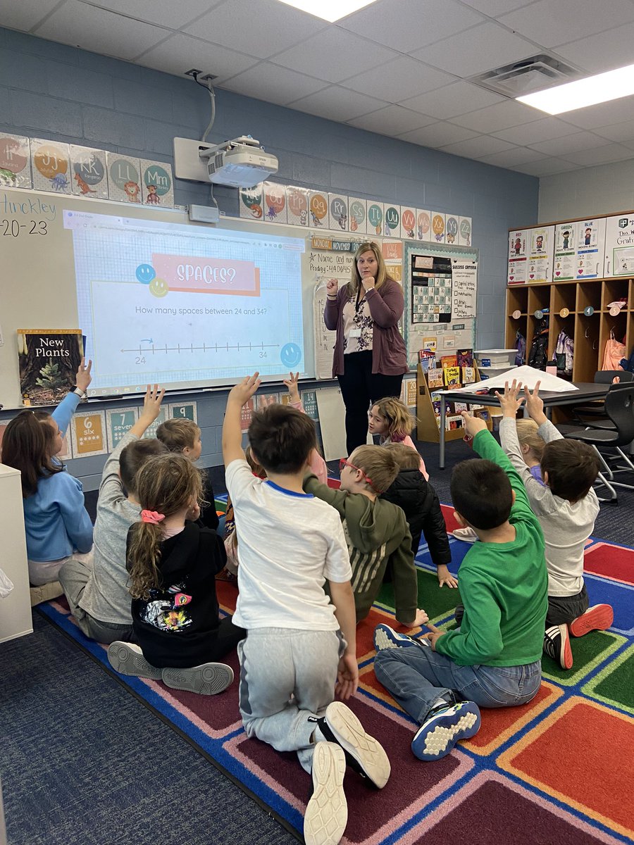 deleeuwc's tweet image. Thank you @LNLindsa98 for modeling Math Workshop. @GlengaryElem @WalledLkSchools @CatherineKocha1