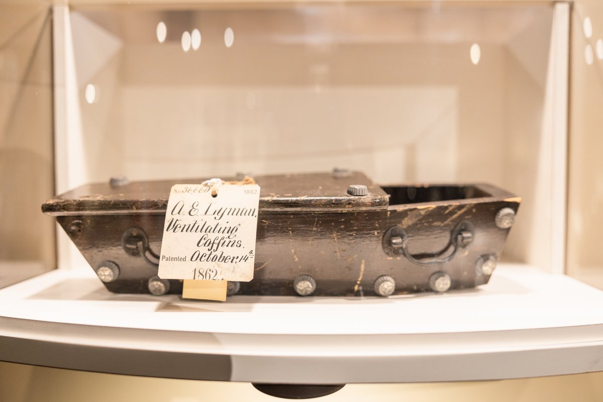 FuneralMuseum tweet media