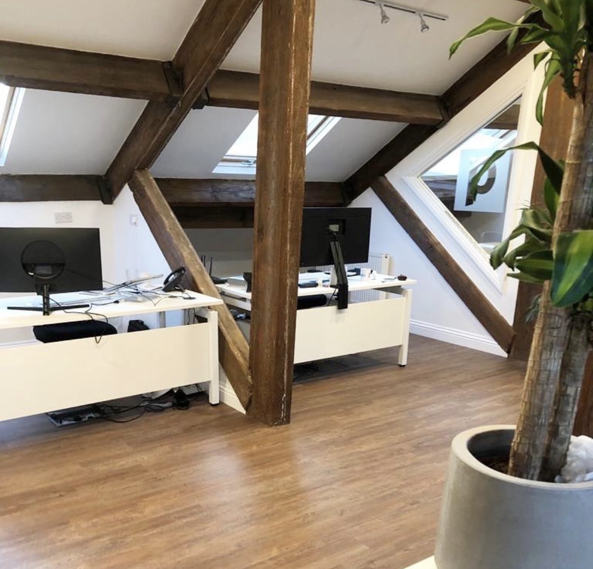 HeritageUpdates's tweet photo. We have some office space in #huddersfield coming up, 6-10 person office with beautiful beams. DM to view! https://t.co/dLj9sGadkY