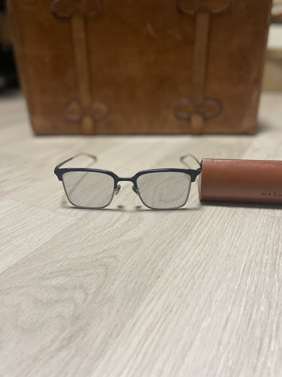 MASUNAGAsince1905　WALDORF　#35

最近、光がきついのでレンズにカラーを入れてみた。

とても目に優しい✨

#増永眼鏡
