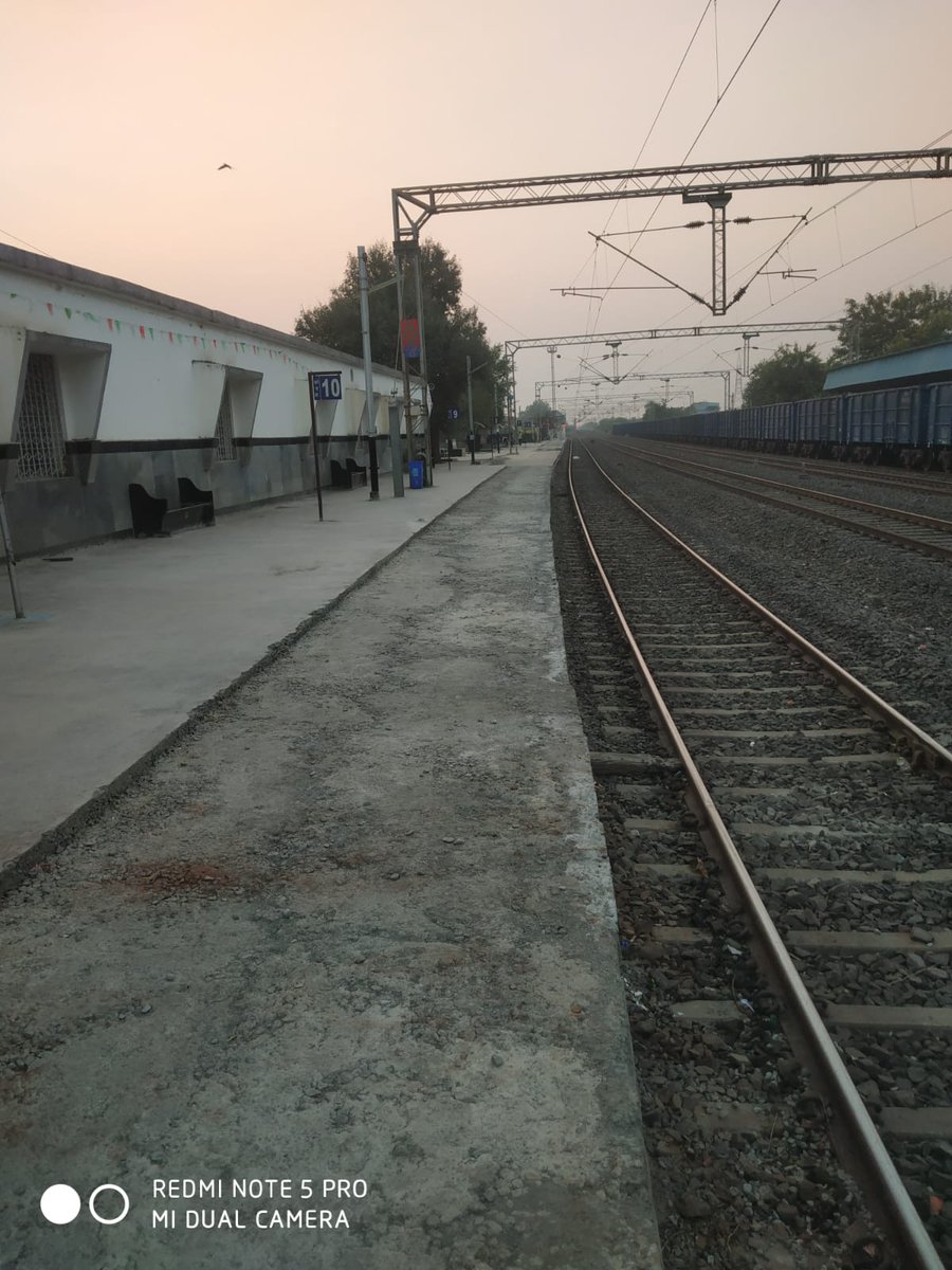 drmcrngp's tweet image. #CRInfraUpdates 

Exciting times ahead! 🚧
Pulgaon Junction, Nagpur Division

Platform 1 and 2 are undergoing major improvement work.

Stay tuned for a better and enhanced experience! 

#PlatformUpgrade #ProgressInProgress