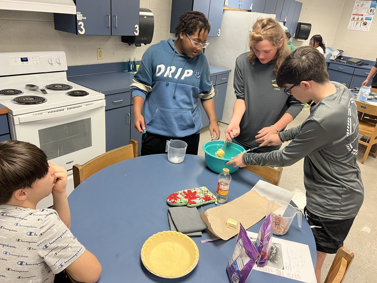 Drperdue5's tweet photo. FCS class cooking up some yummy pies!!! Great work kiddos! https://t.co/1kzwUkEBqP