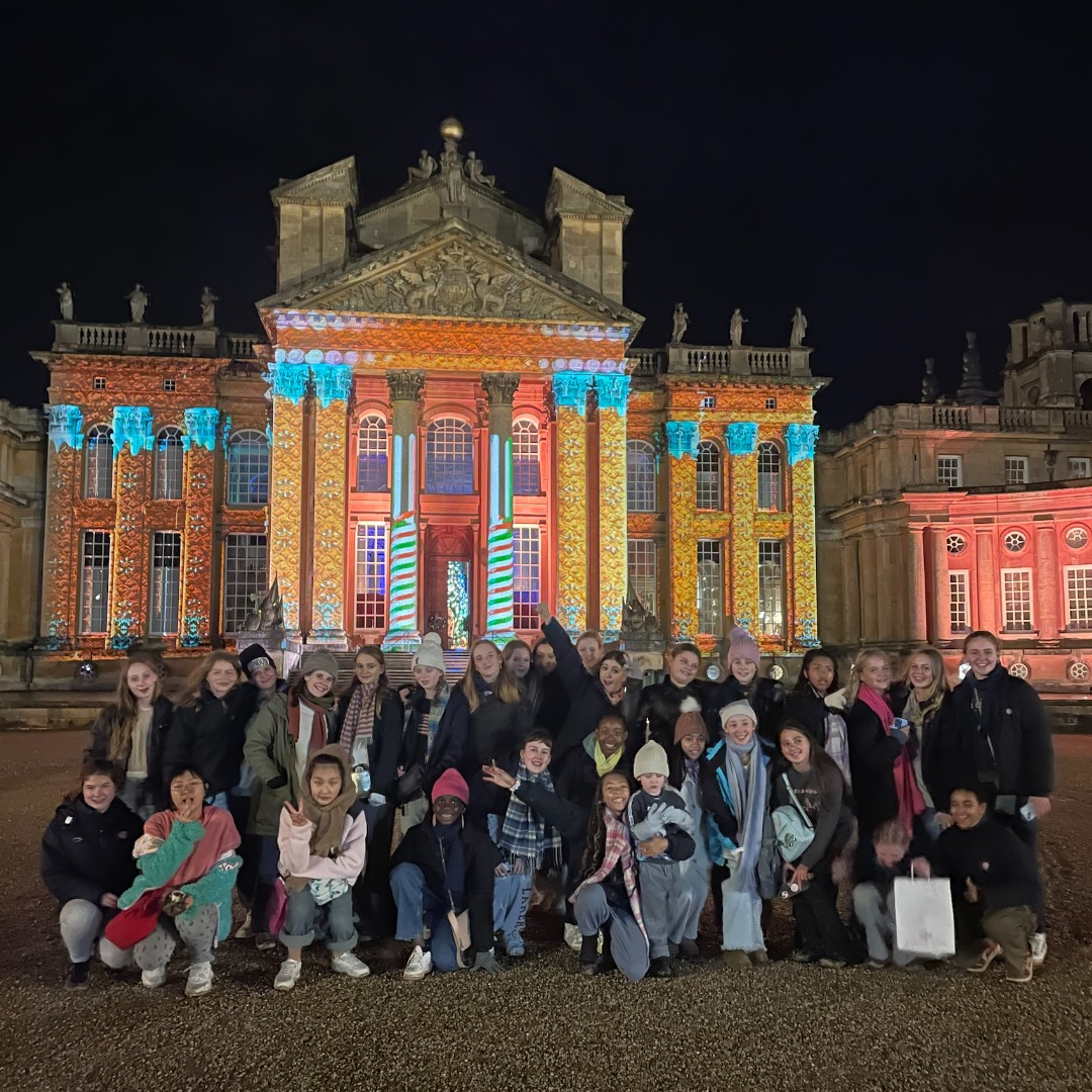 TudorHallSchool's tweet photo. Last night, we all ventured to the beautiful @blenheimpalace to experience the illuminated light trail.
#TudorHall #HabeoUtDem #BlenheimPalace #ChristmasAtBlenheim #ChristmasLights #SchoolTrip #Community #FestiveFun #OurWeekend https://t.co/FLl8E8zXqm