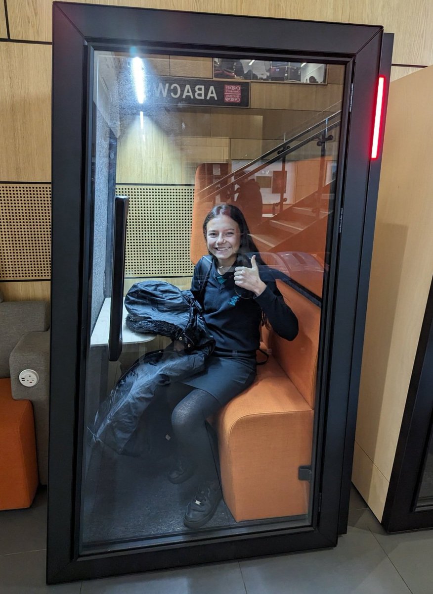 Diwrnod da gyda merched bl8 <a href="/BroEdern/">Ysgol Bro Edern</a> ym mhrifysgol Caerdydd <a href="/CompScienceCU/">Cardiff Uni Computer Science and Informatics</a> heddiw. Barod i gystadlu yng nghystadleuaeth #CyberFirstGirls <a href="/NCSC/">NCSC UK</a> yfory // A good day with our yr8 girls in Cardiff University today. Ready to compete in the #CyberFirstGirls competition tomorrow 💻🖱