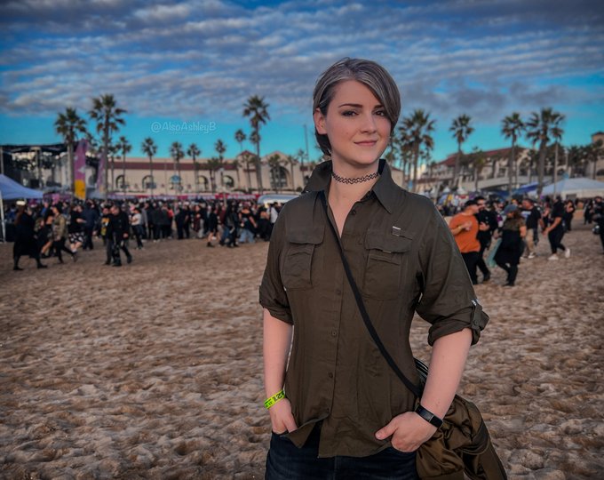 1 pic. S, turns out I do interact with the general population (sometimes) ? I went to “Darker Waves”