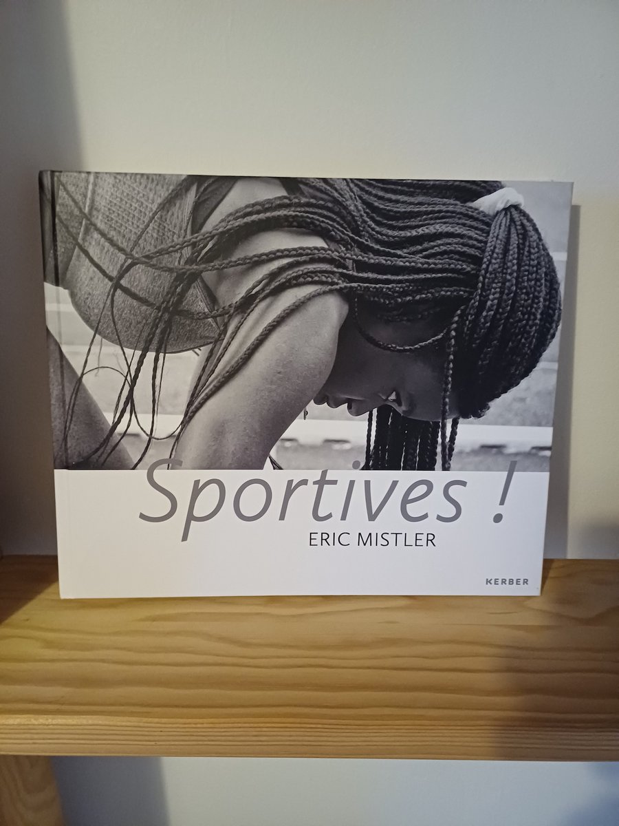 Mon ami Eric Mistler sort un nouveau livre de photos, cette fois entièrement consacré aux sportives. Elles viennent toutes du monde amateur, et - JO obligent - pratiquent une discipline olympique ou paralympique. C'est un livre unique, sensationnel, à découvrir absolument !