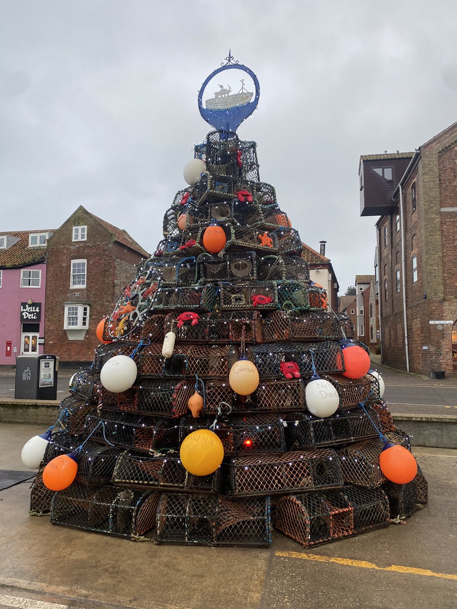 Crab Pot Christmas Tree Lighting | Washington's Evergreen Coast, image size:900x1200