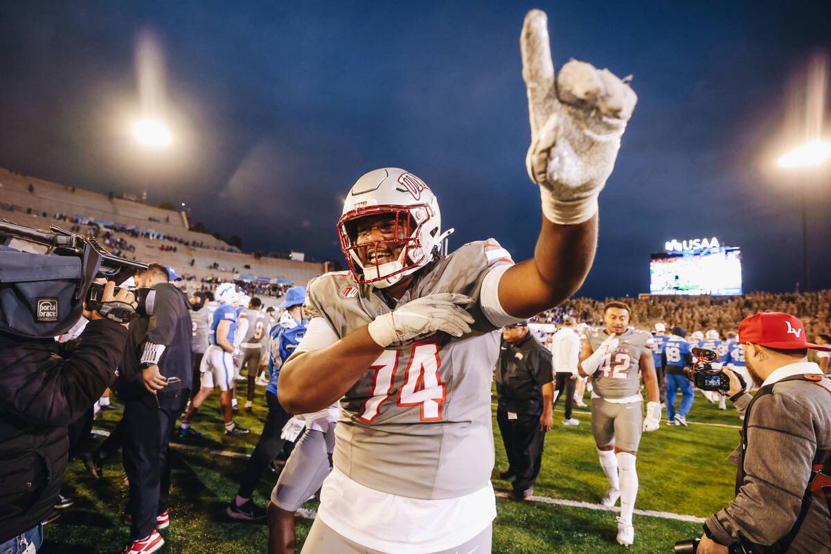 mayoroflasvegas's tweet photo. Huge win for the @UNLVfootball team at Air Force. This has been an incredible season &amp; I encourage everyone to head out to the season finale against San Jose State on Saturday at Allegiant. This team deserves our support, so let’s cheer on the Rebels! 📷 courtesy @reviewjournal https://t.co/aPbxfn6uAs