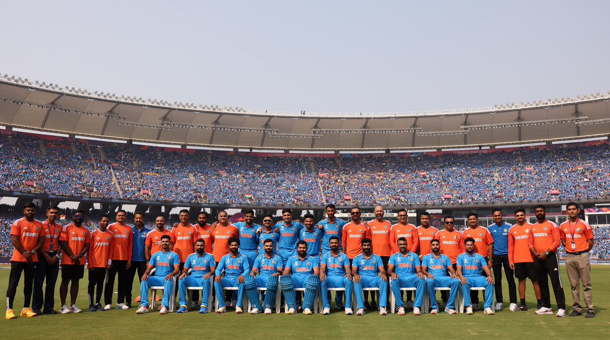 sagar6993's tweet photo. We love you, we stand by you, we are proud of you #TeamIndia
@imVkohli @ImRo45 @MdShami11 @Jaspritbumrah93 @klrahul https://t.co/MNBZhwaFe9