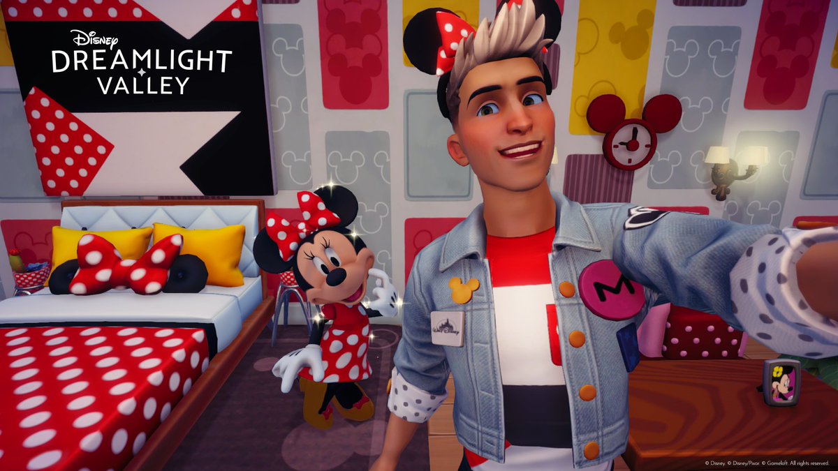 DisneyDLV's tweet image. What Mickey or Minnie Ears are you wearing for this week's Haus of Maus DreamSnaps challenge? ✨