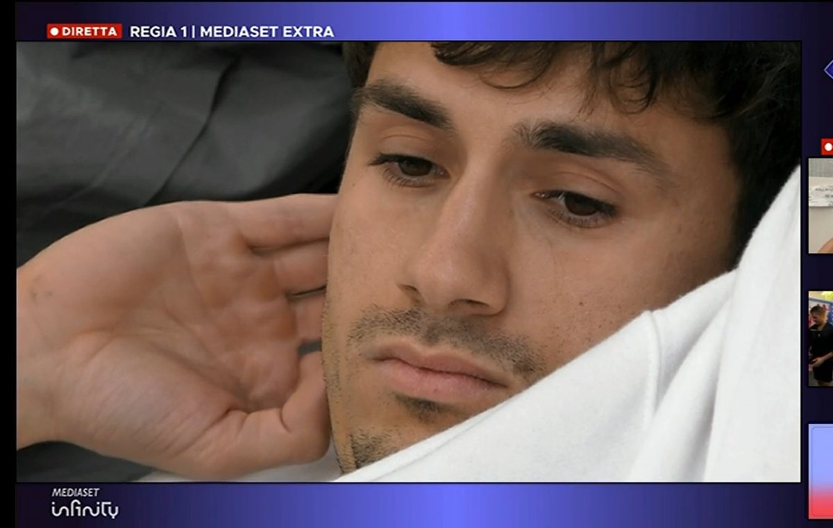 _FrATM's tweet photo. Perché il peso più grande devono portarlo sempre le donne forza #angieb
... anche la #regiadelgrandefratello ama i #mirkelica 😅🤣 #Mirko #Angelica🐈⬛ @alfosignorini https://t.co/xpmWZuov6o