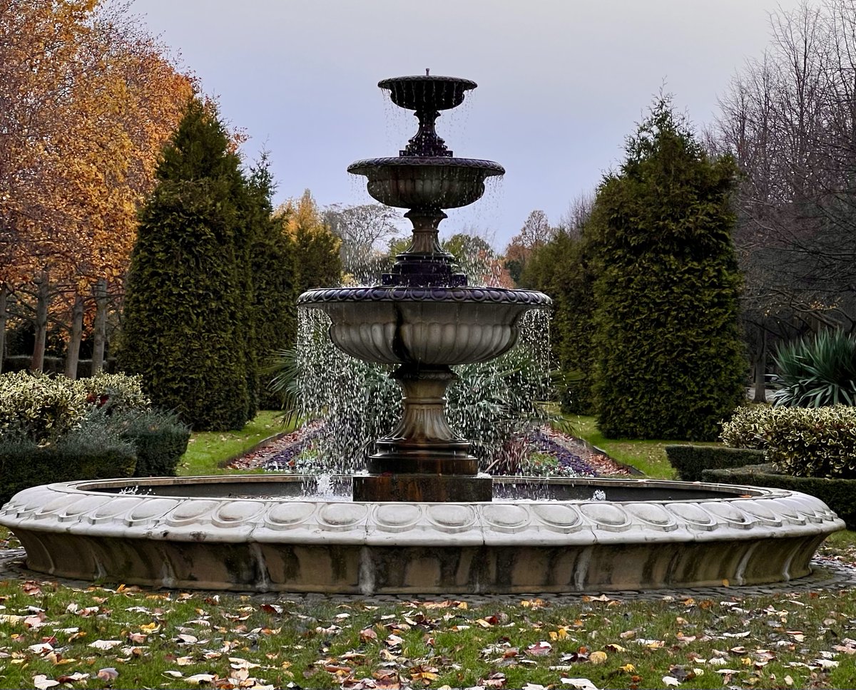 #fountainFriday One of 8 fountains installed in the Avenue Gardens at Regents Park London when this section of the park was restored to the 1860's design of Wm A Nesfield (also worked on Kew Gdn). The fountains were made from artificial stone using designs from old catalogues