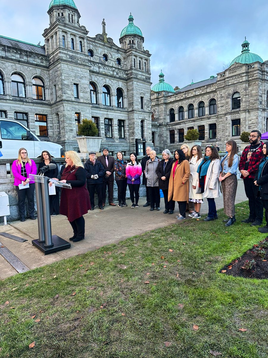 NikiSharma2's tweet photo. This morning we stood to remember the transgender, non-binary, two spirit, and other gender diverse people we have tragically lost.
No one should should ever be the target of violence or oppression because of who they are or who they love.
#TransDayOfRemembrance https://t.co/VeQ8vtBTWy