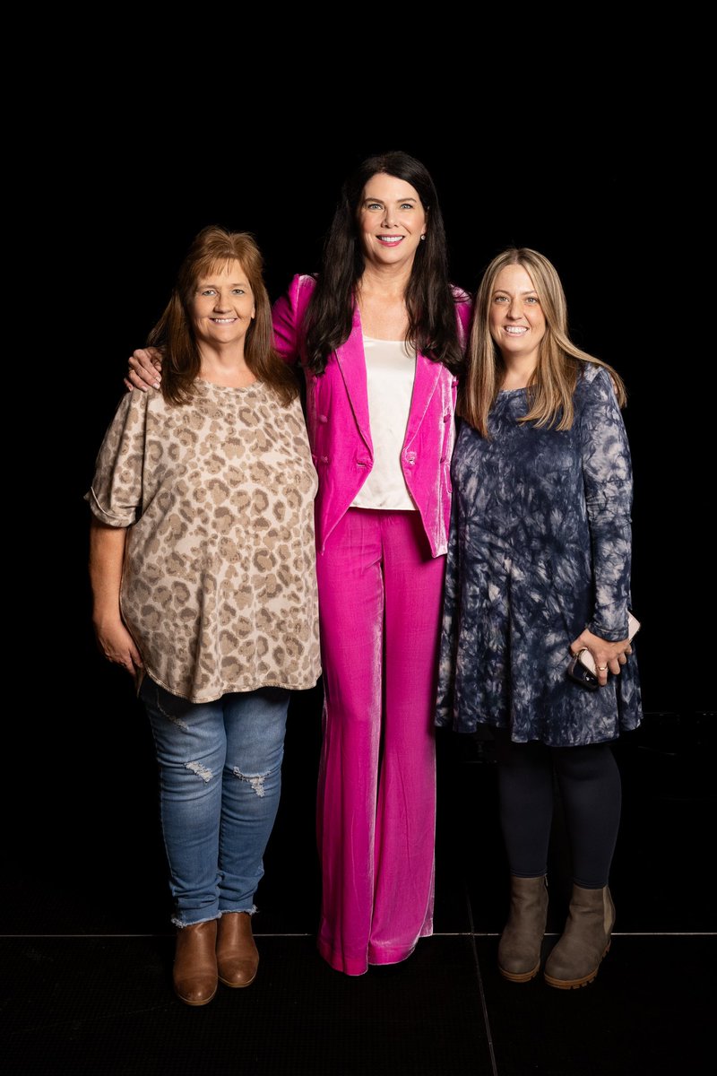 loveechel's tweet image. Is this real life!?! A magical night! Thank you for the kindness and laughs @thelaurengraham! You are truly one of a kind! @jsampancake #rivieratheater #Charleston 🩷🩷