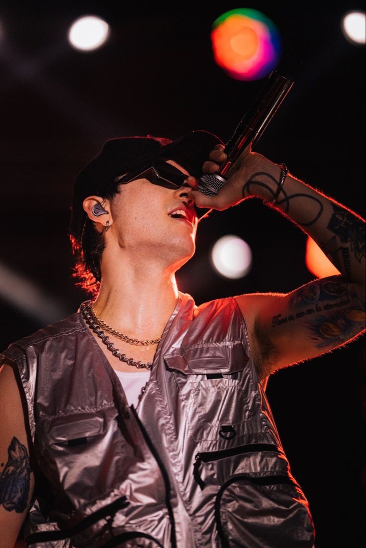 ChrisVzHispanic's tweet image. Nosotras somos Chris Vélez Hispanic, cuenta de apoyo y promoción al cantante latino @christophervele

¡Síguenos y activa nuestras notificaciones para no perderte nada!