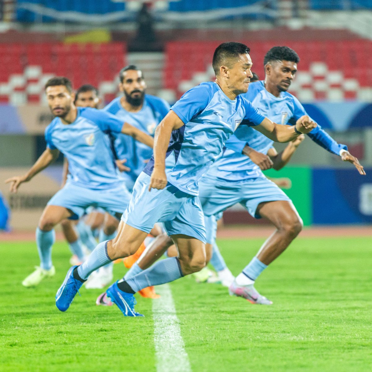 IndianFootball's tweet photo. 🔥 𝗚𝗢 𝗔𝗟𝗟 𝗢𝗨𝗧! 💯

The final session before #INDQAT 🏃‍♂️

#FIFAWorldCup 🏆 #BlueTigers 🐯 #IndianFootball ⚽ https://t.co/RRj3ZKeWr0