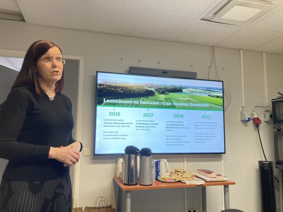 Maataloustoimittajien syyskokous <a href="/UnibakeSuomi/">Lantmännen Unibake Finland</a> n leipomon tiloissa Vantaalla. Kokouksen jälkeen <a href="/MariDunderfelt/">Mari Dunderfelt</a> esitteli  <a href="/lantmannen/">Lantmännen</a> n toimintaa. Ohjelmassa myös leipomovierailu,