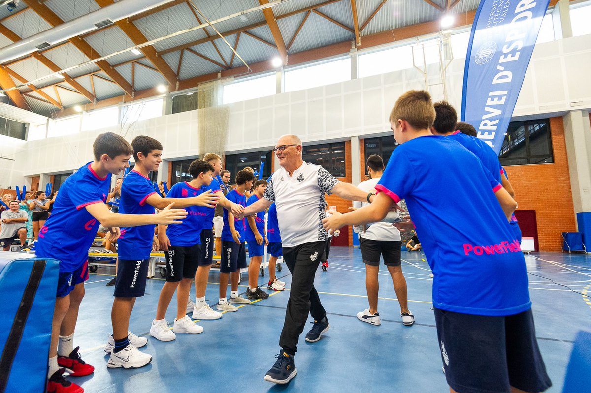 #BenvingutFerni

Fernando Mirasol, hasta ahora segundo entrenador y de manera interina, coge las riendas del equipo mientras la entidad estudia la mejor opción para que el primer equipo pueda alcanzar los objetivos. 

#VamosConque